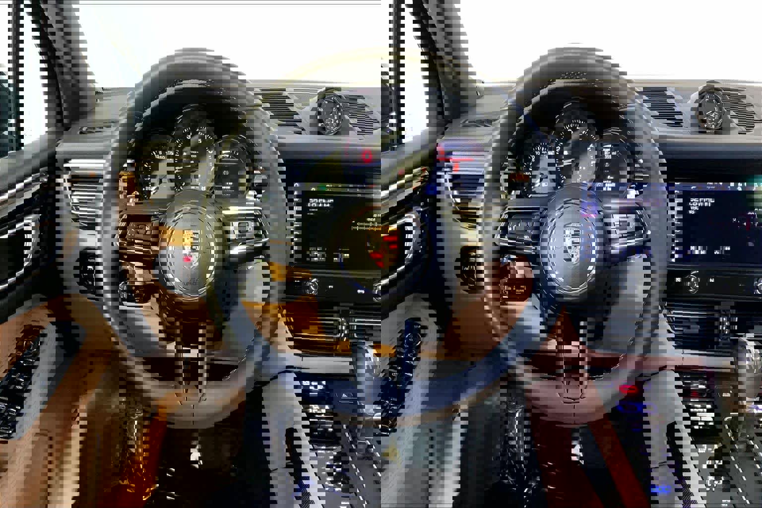 Used 2025 Porsche Macan image 15