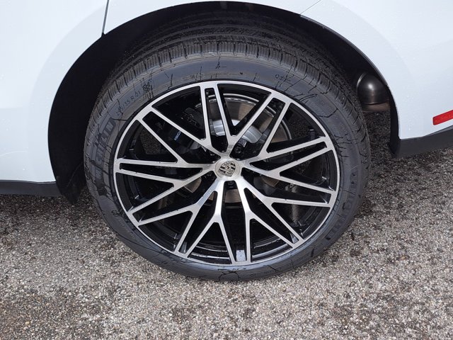 Used 2026 Porsche Macan AWD/4WD image 13