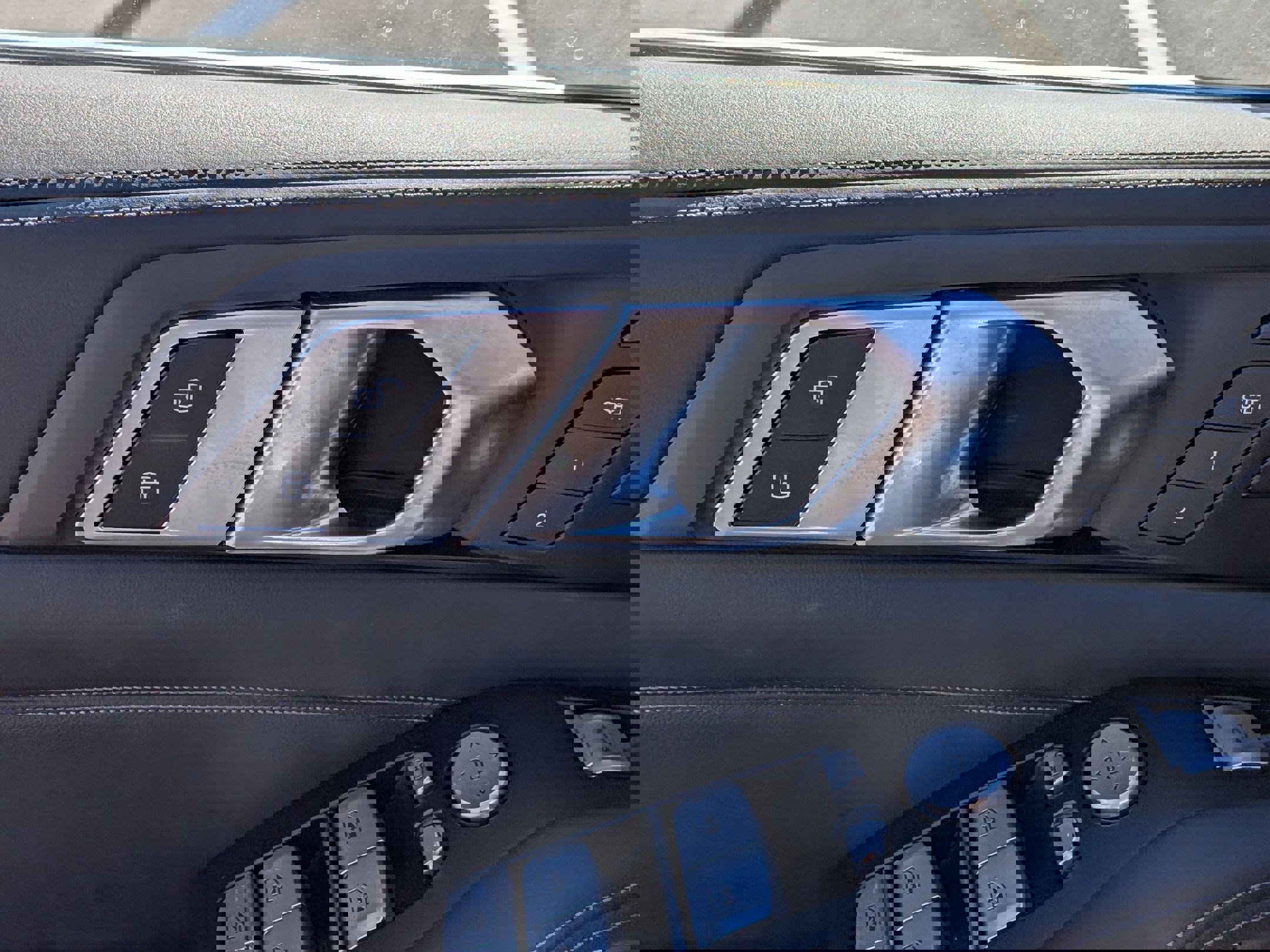 Used 2023 BMW X7 xDrive40i w/ Executive Package image 13