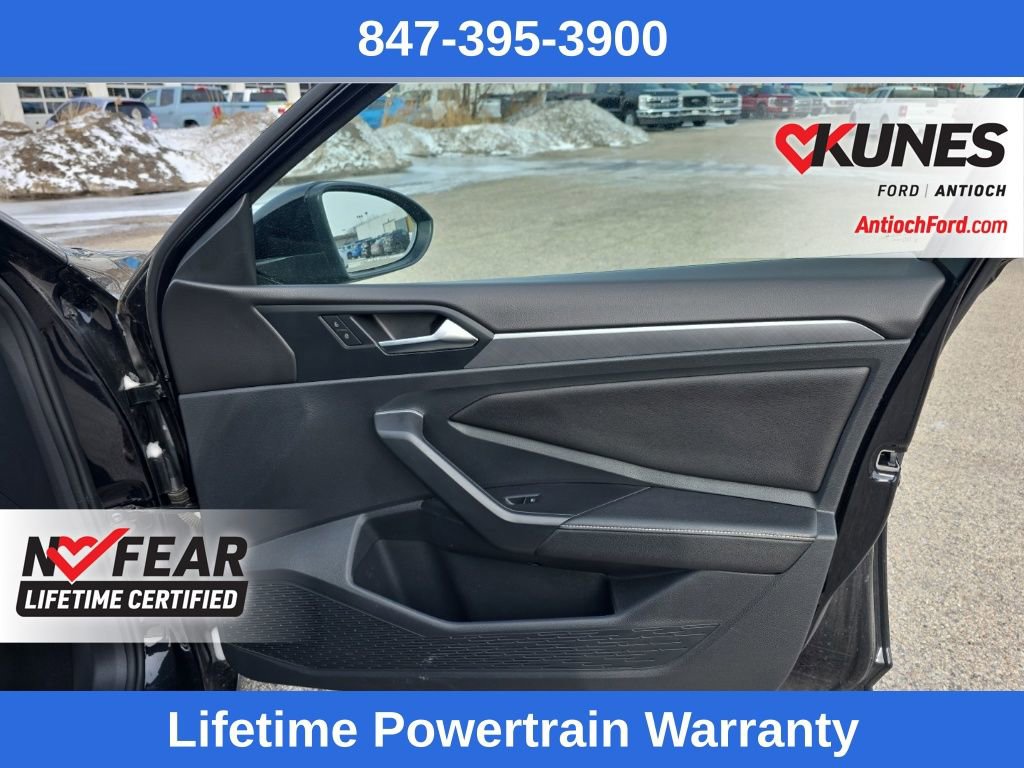 Used 2024 Volkswagen Jetta SE image 25