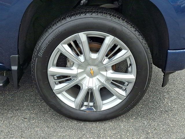 Used 2022 Chevrolet Silverado 1500 High Country w/ High Country Premium Package AWD/4WD image 11