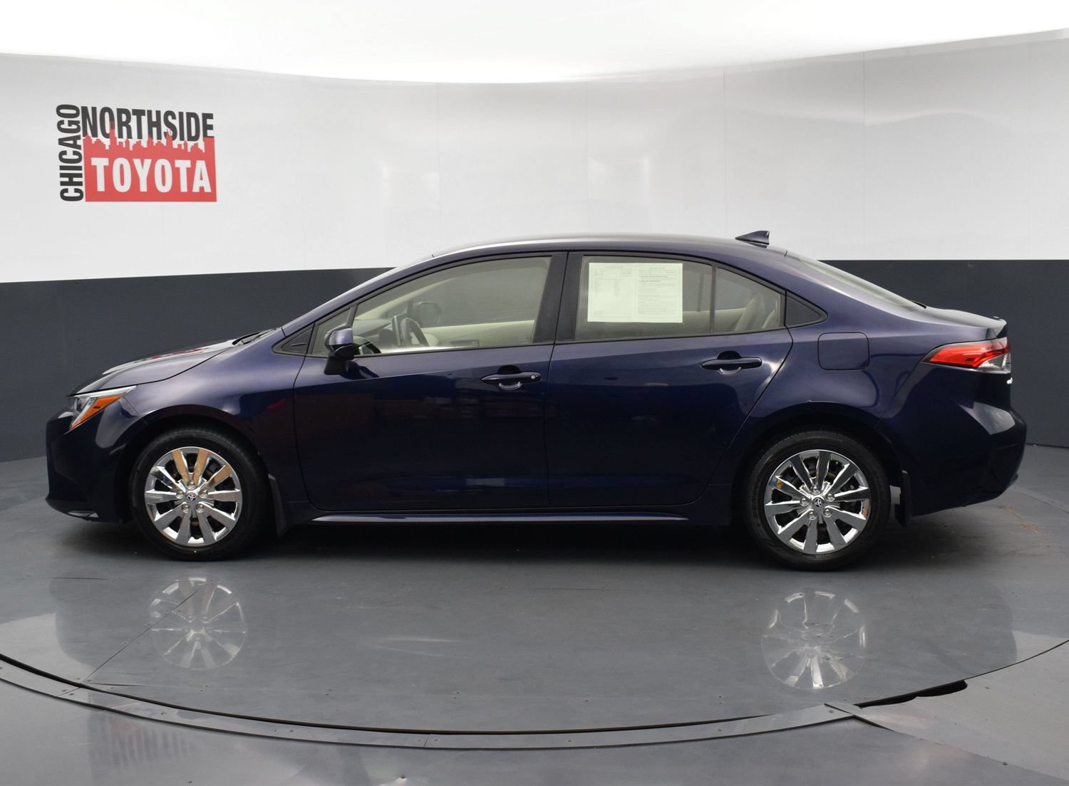 Used 2020 Toyota Corolla LE FWD image 2