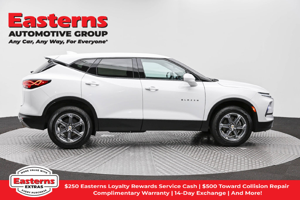 Used 2025 Chevrolet Blazer LT FWD image 5