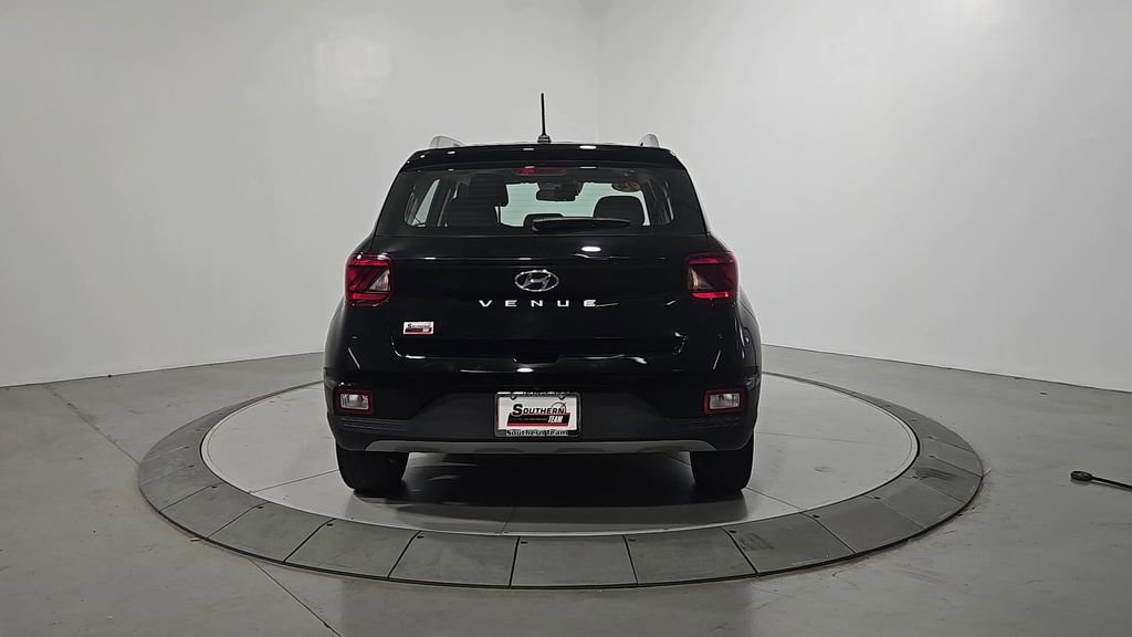 Used 2024 Hyundai Venue SEL image 4