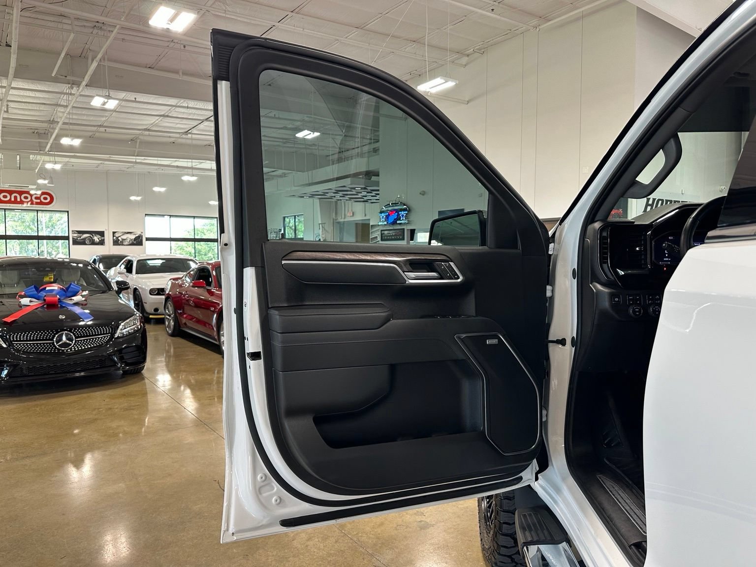 Used 2025 Chevrolet Silverado 1500 LTZ w/ Z71 Off-Road Package AWD/4WD image 11