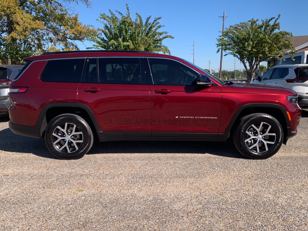 Used 2025 Jeep Grand Cherokee L Limited w/ Luxury Tech Group II RWD image 2