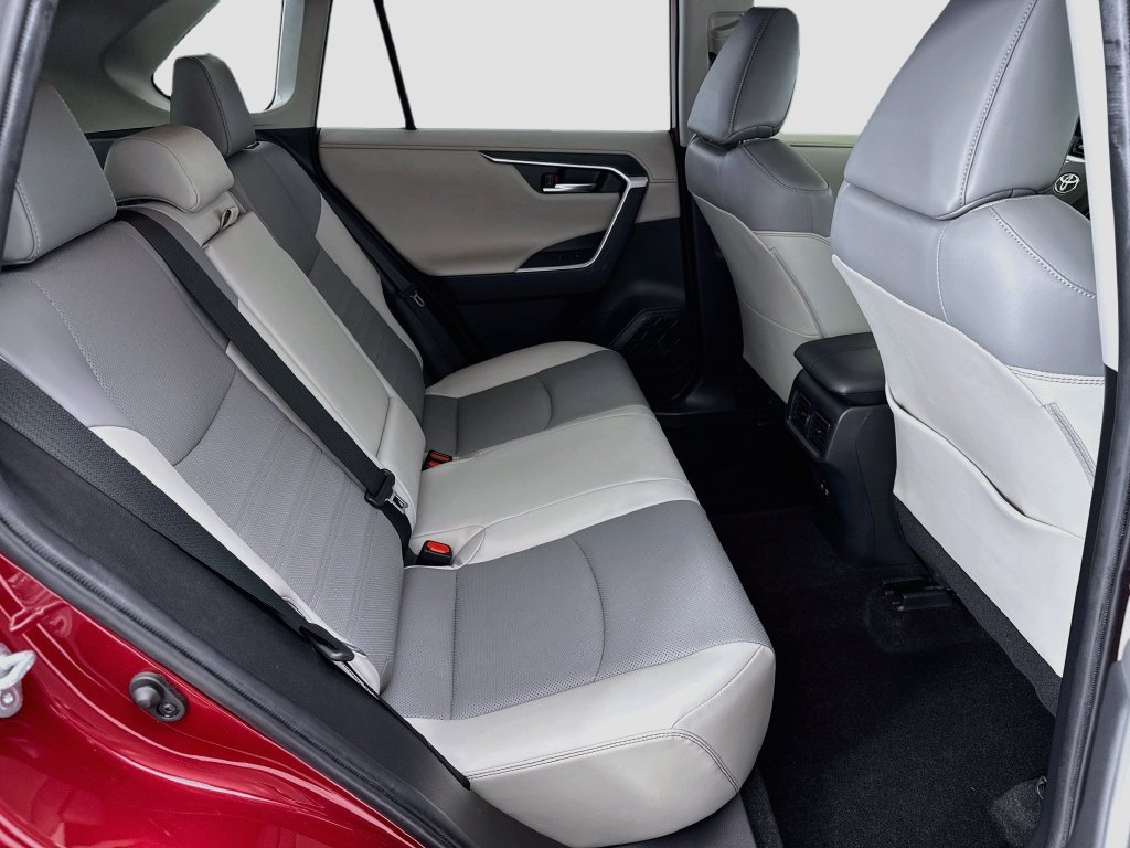 Used 2019 Toyota RAV4 Limited w/ Cold Weather Package FWD image 21