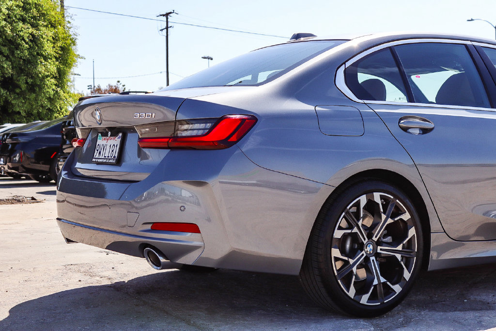 Used 2026 BMW 330i Sedan w/ Premium Package RWD image 11