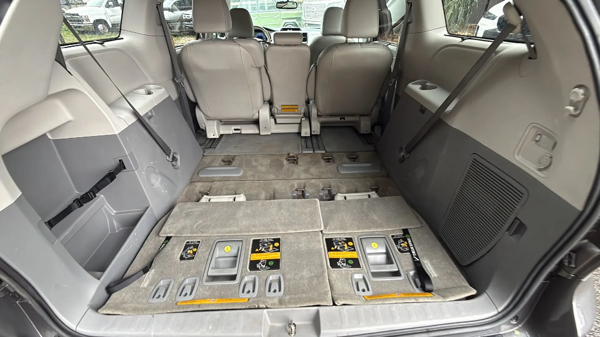 Used 2013 Toyota Sienna XLE FWD image 40