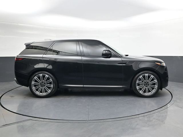 Used 2024 Land Rover Range Rover Sport SE image 3
