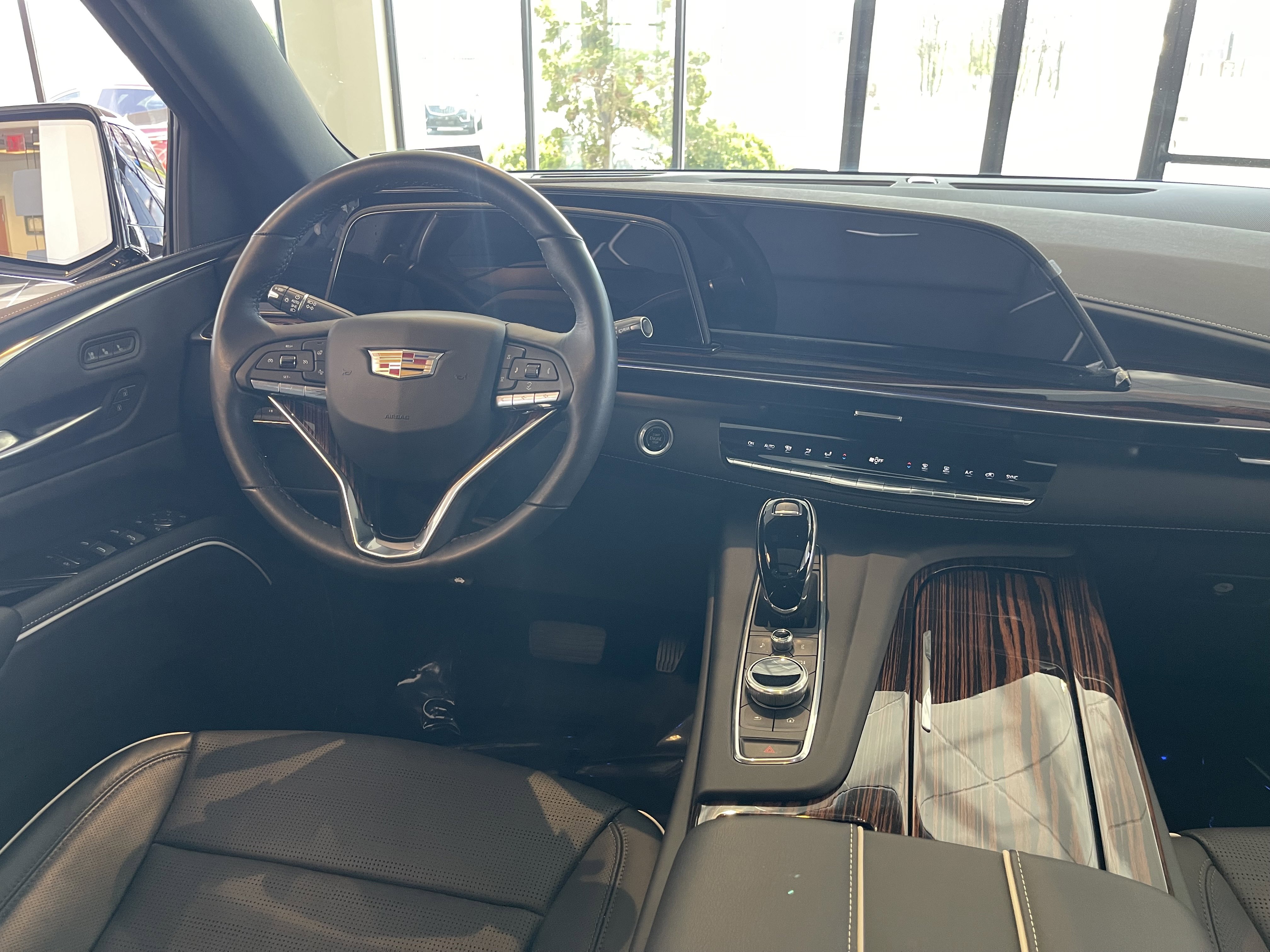 Certified 2023 Cadillac Escalade ESV Premium Luxury w/ LPO, Radiant Package image 25