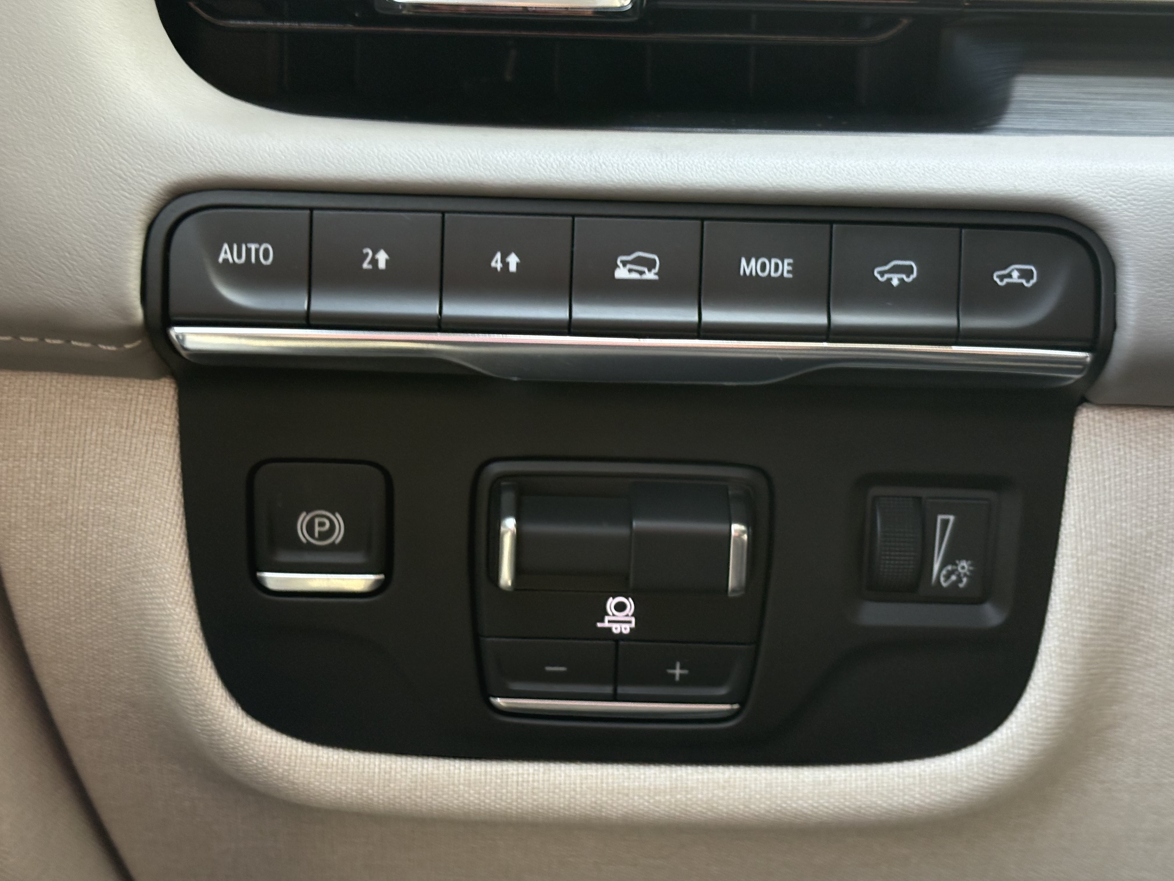 Certified 2024 Cadillac Escalade Sport Platinum w/ LPO, ONYX Package AWD/4WD image 34