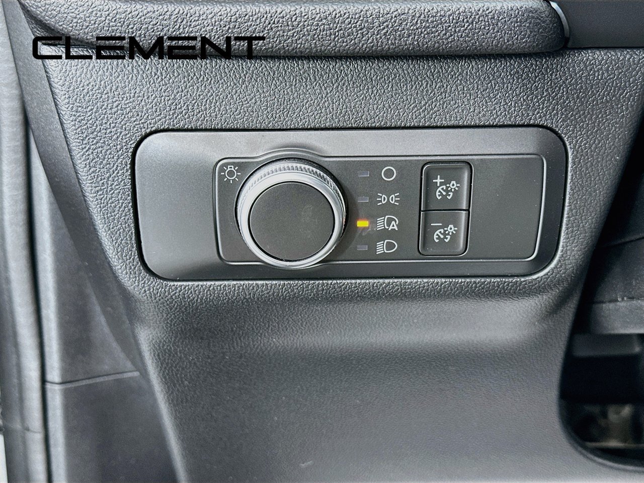 Used 2022 Ford Escape SE FWD image 14