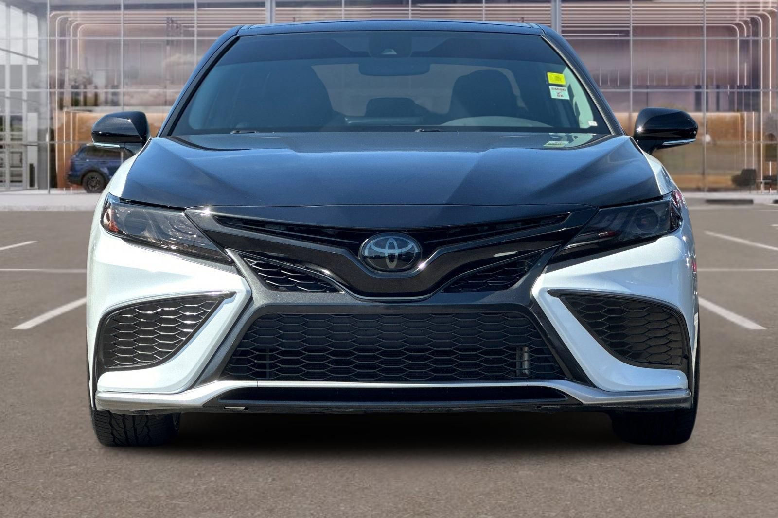 Used 2022 Toyota Camry XSE FWD image 6