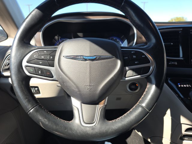 Used 2018 Chrysler Pacifica Touring-L Plus FWD image 3