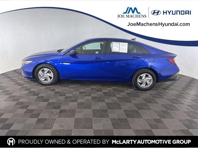 Used 2025 Hyundai Elantra SE image 2