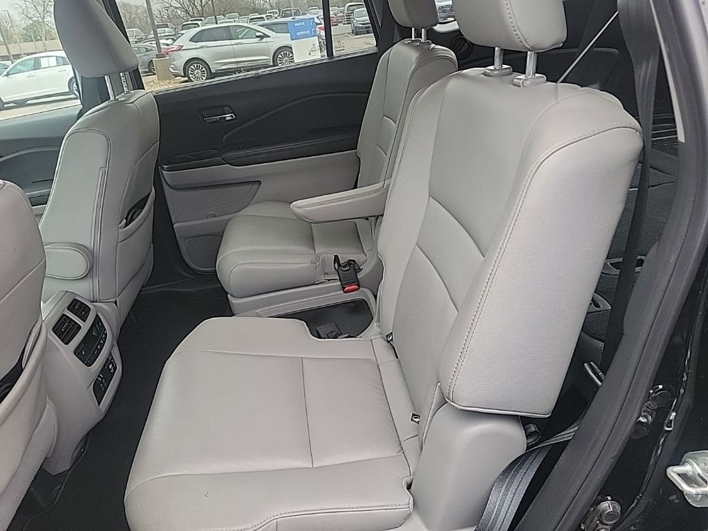 Used 2019 Honda Pilot Touring image 9