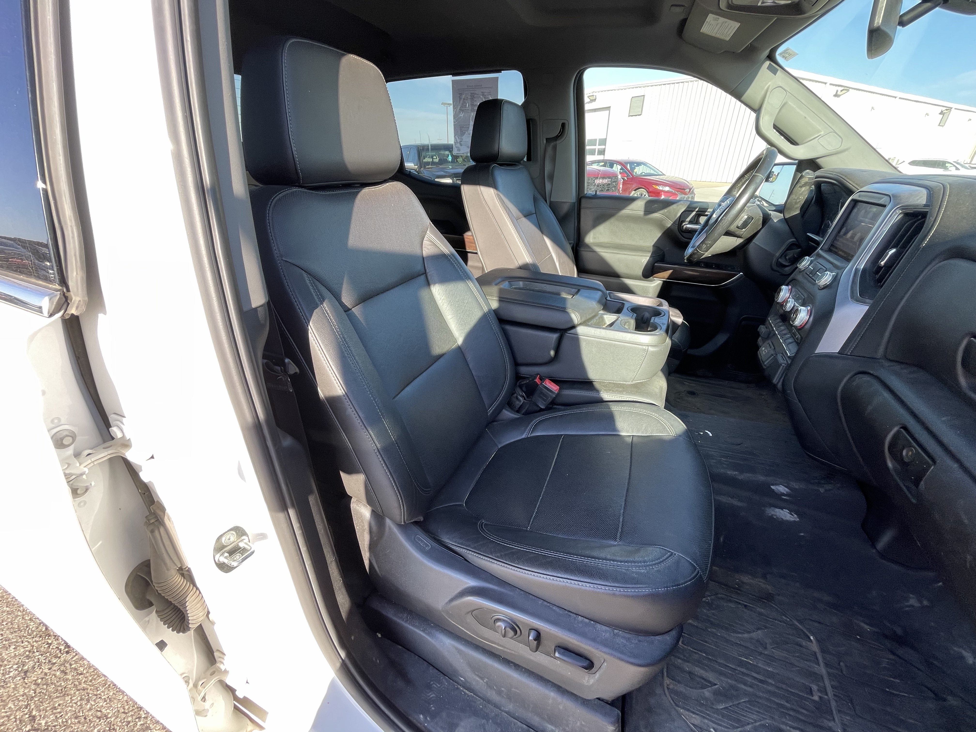 Used 2019 GMC Sierra 1500 SLT w/ X31 Off-Road Package AWD/4WD image 11