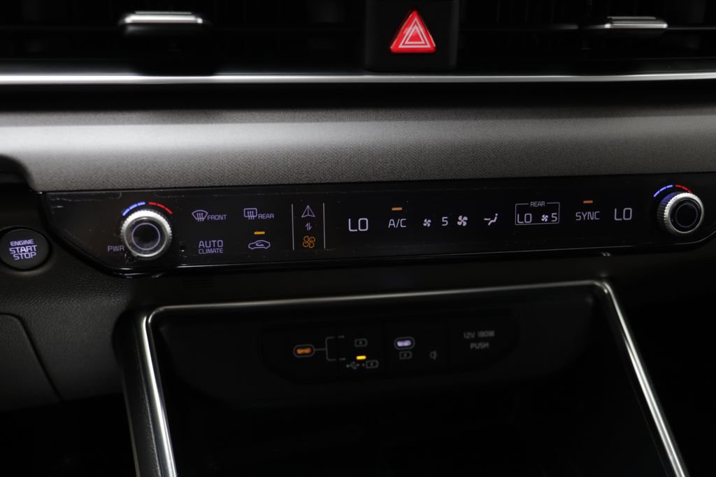 Used 2025 Kia Carnival EX FWD image 11