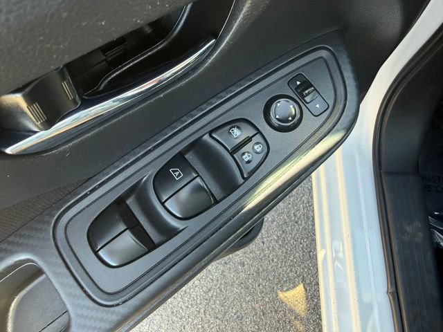 Used 2022 Nissan Versa SV FWD image 10