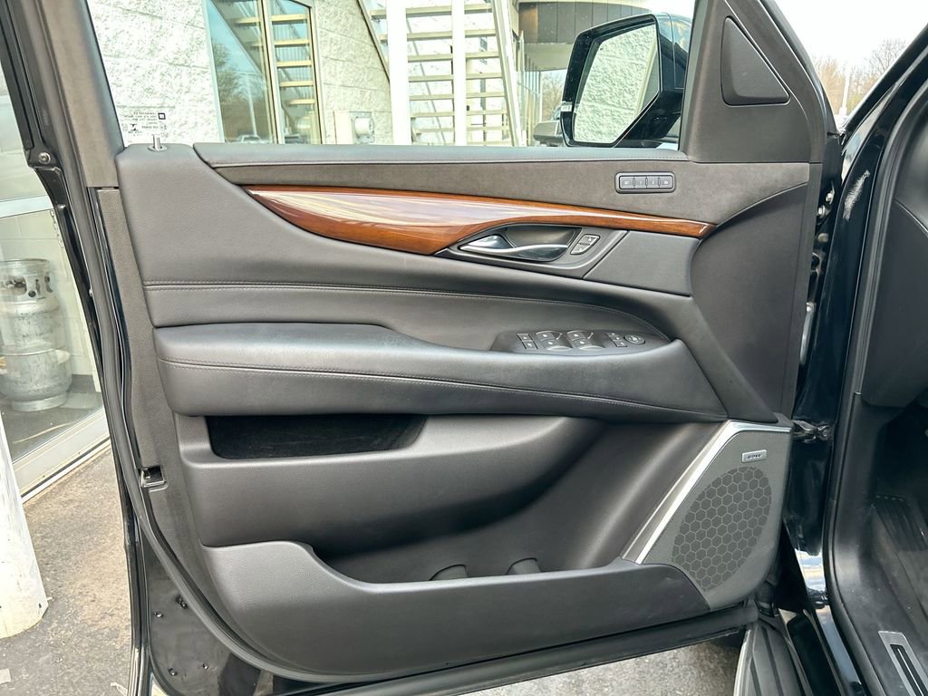 Used 2019 Cadillac Escalade Luxury w/ Escalade Sport Edition image 26