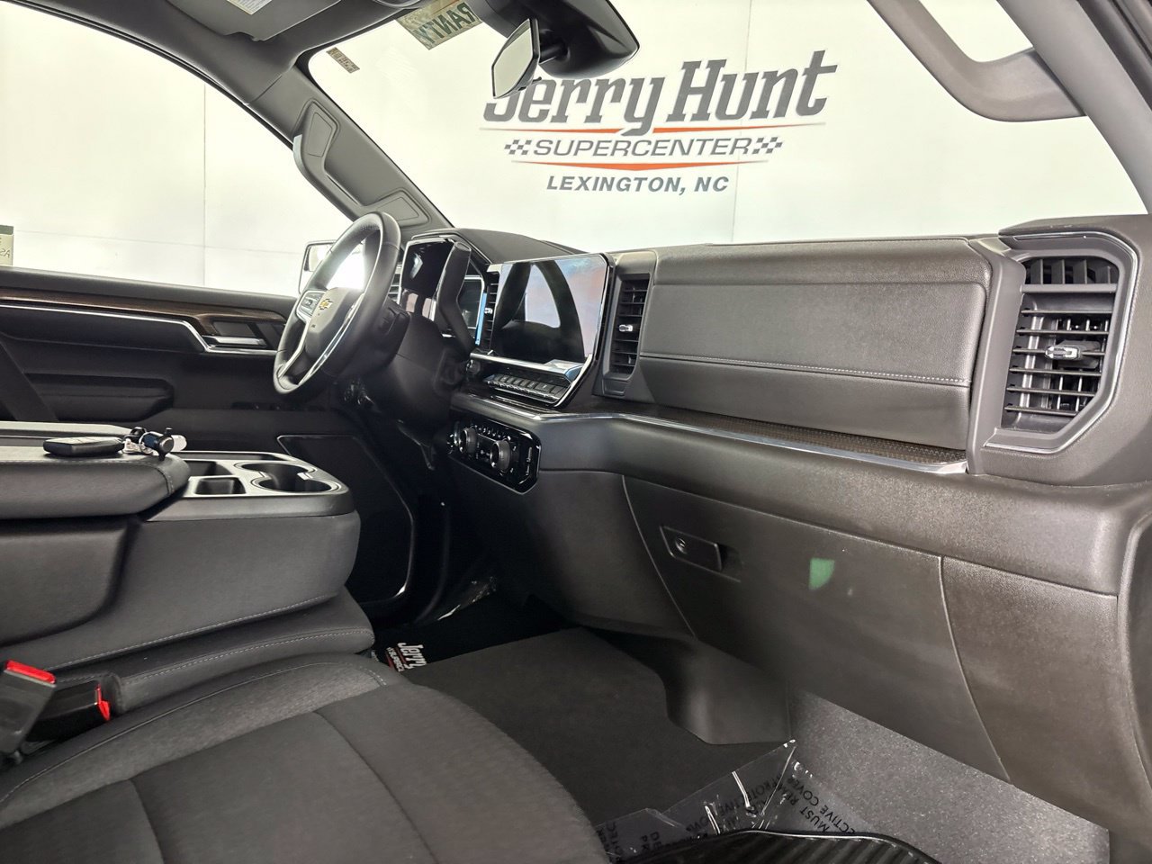 Used 2024 Chevrolet Silverado 1500 LT AWD/4WD image 32
