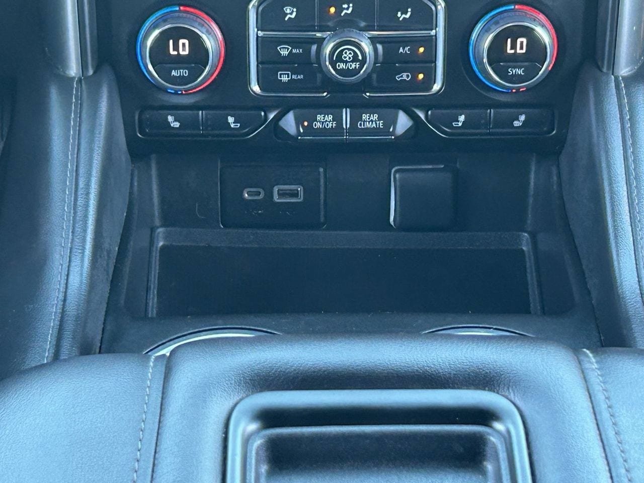 Used 2022 Chevrolet Tahoe LT w/ Luxury Package AWD/4WD image 23