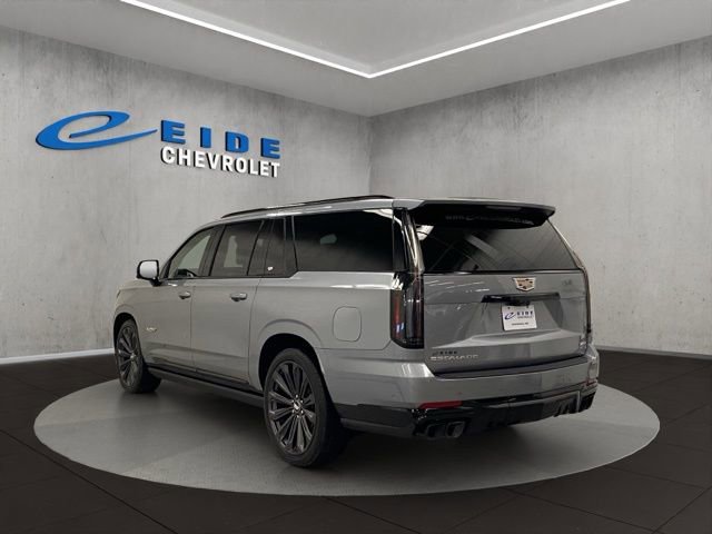 Used 2025 Cadillac Escalade ESV V image 4