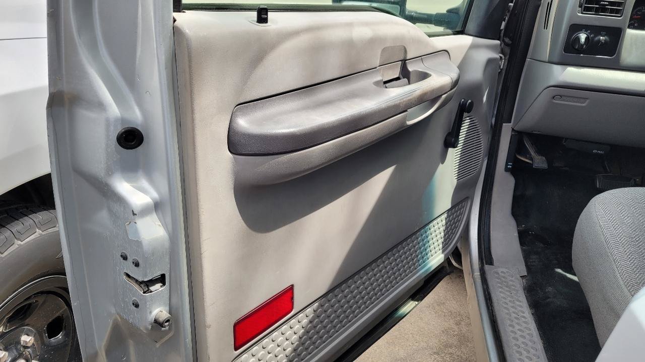 Used 2000 Ford F250 Lariat RWD image 3