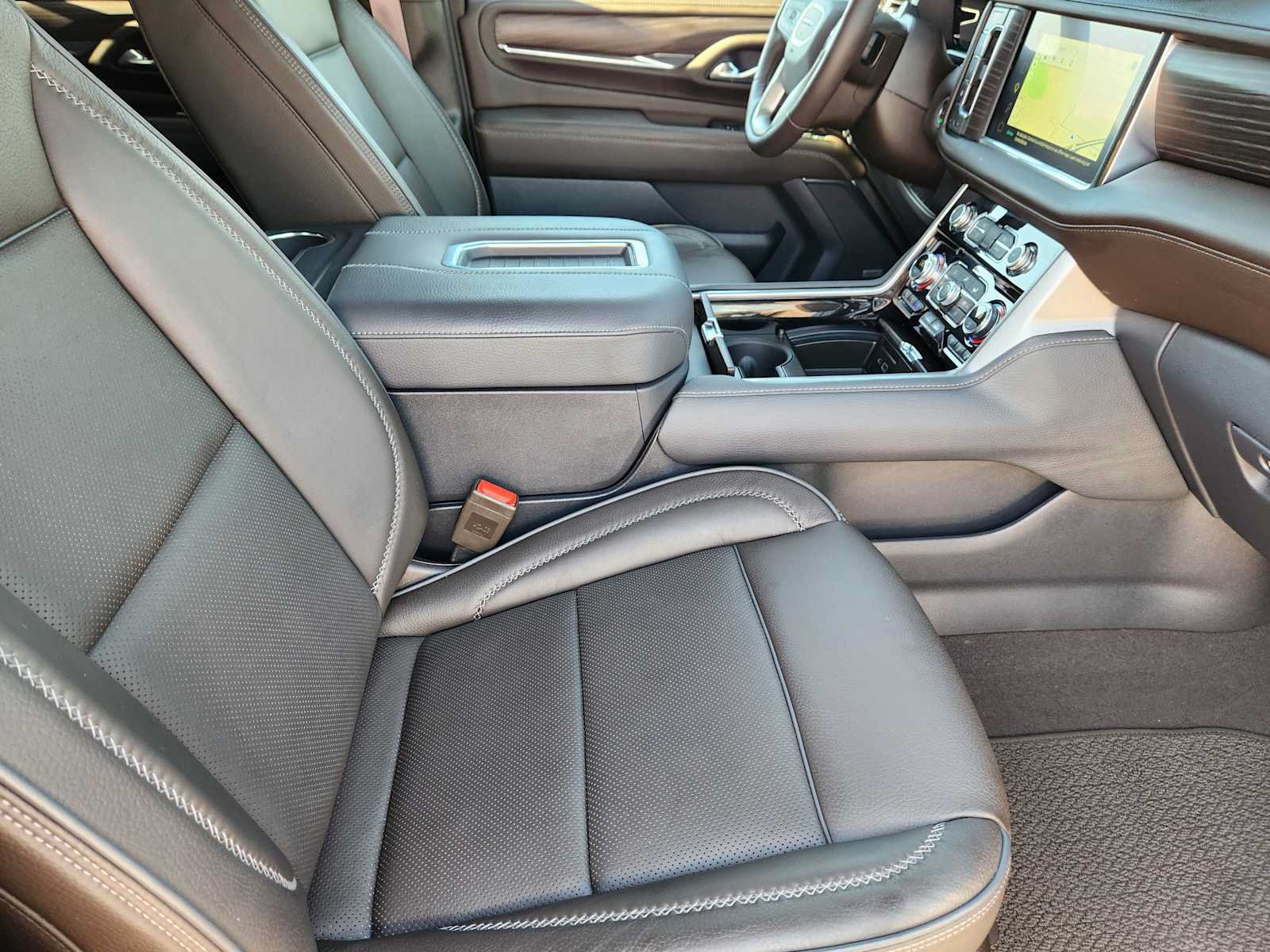 Certified 2024 GMC Yukon XL Denali w/ Denali Reserve Package AWD/4WD image 15