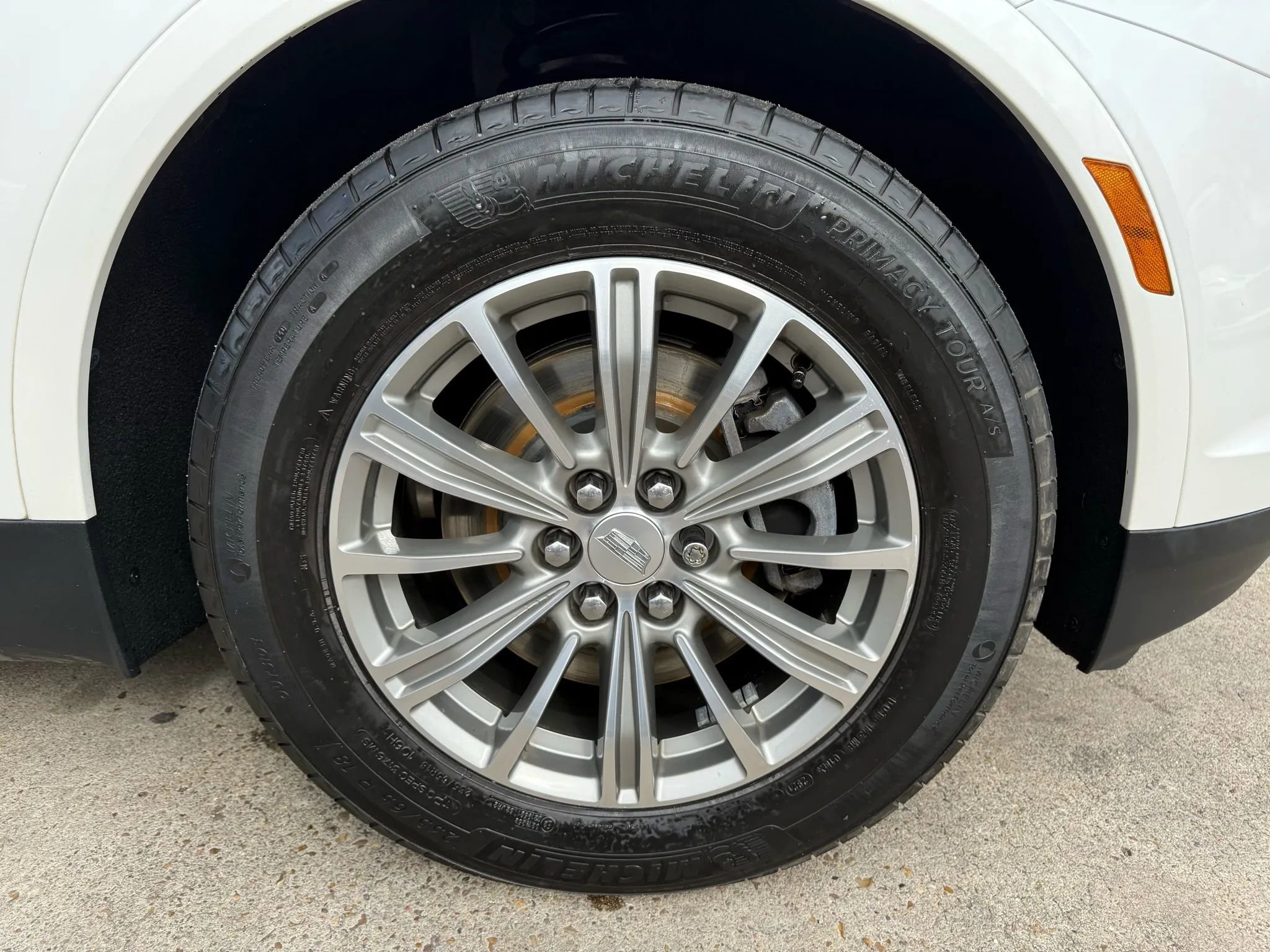 Used 2018 Cadillac XT5 Luxury w/ Driver Awareness Package image 28