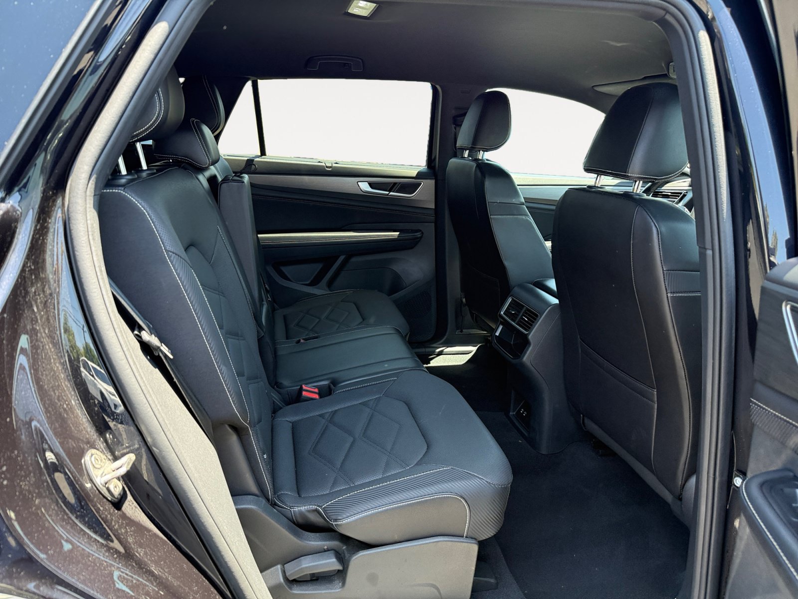 Used 2024 Volkswagen Atlas Cross Sport SE FWD image 18