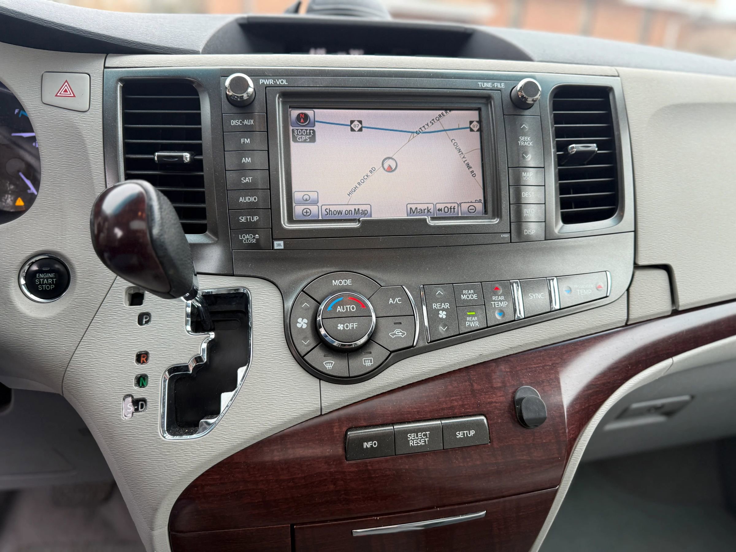 Used 2011 Toyota Sienna Limited w/ Premium Pkg AWD/4WD image 17