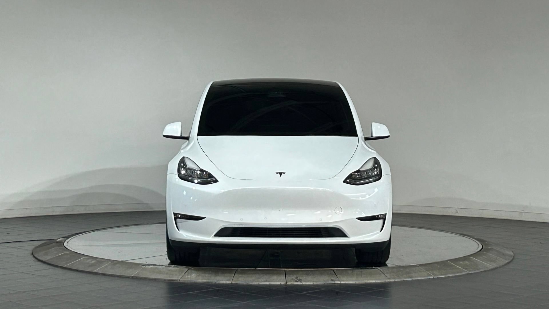 Used 2022 Tesla Model Y Long Range AWD/4WD image 3