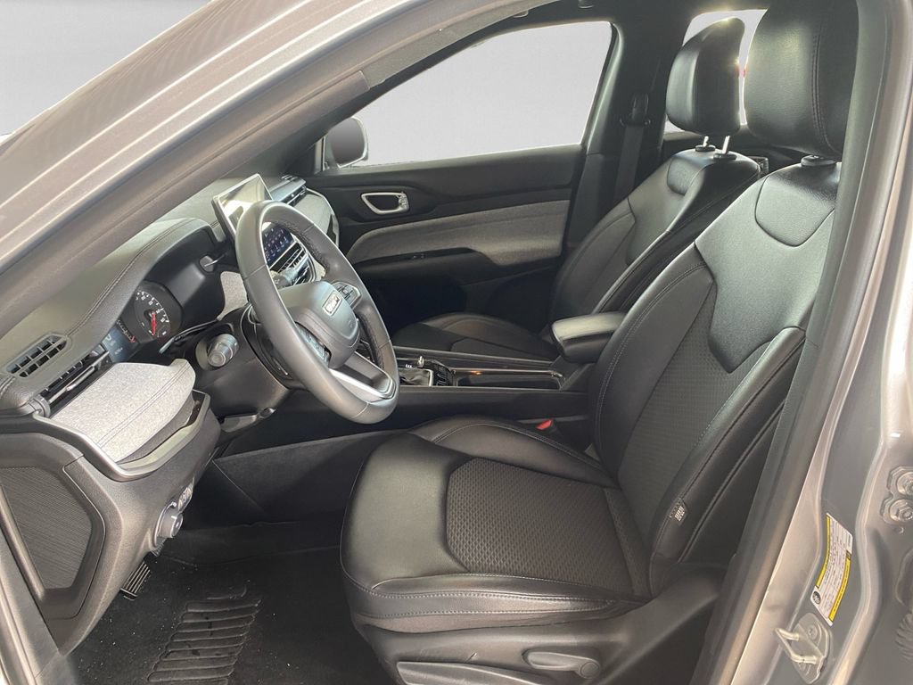 Used 2024 Jeep Compass Latitude AWD/4WD image 19