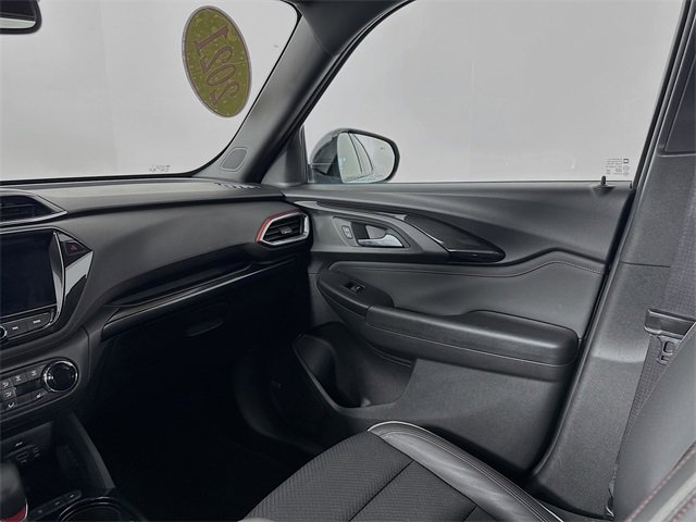 Used 2021 Chevrolet TrailBlazer RS w/ Technology Package image 24