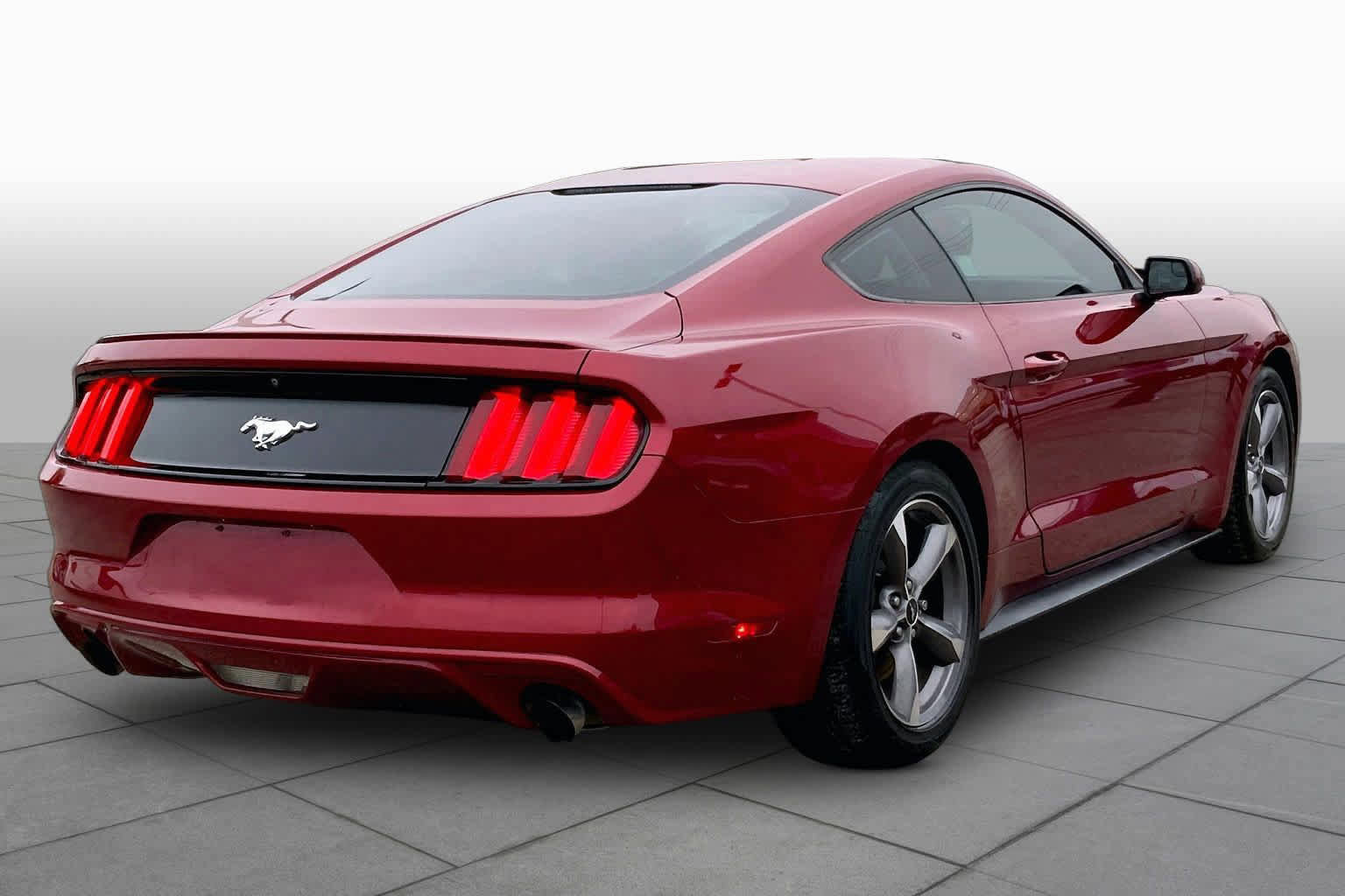 Used 2017 Ford Mustang Coupe RWD image 11