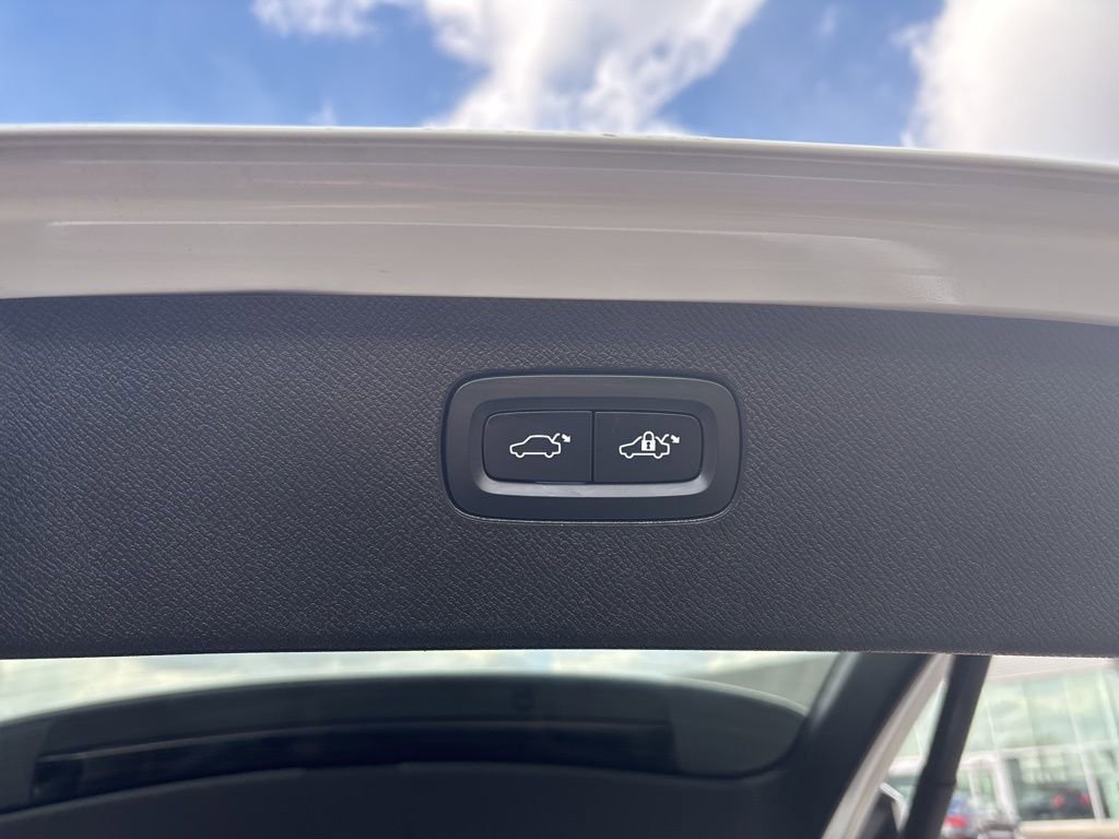 Certified 2023 Volvo XC90 B6 Plus image 5