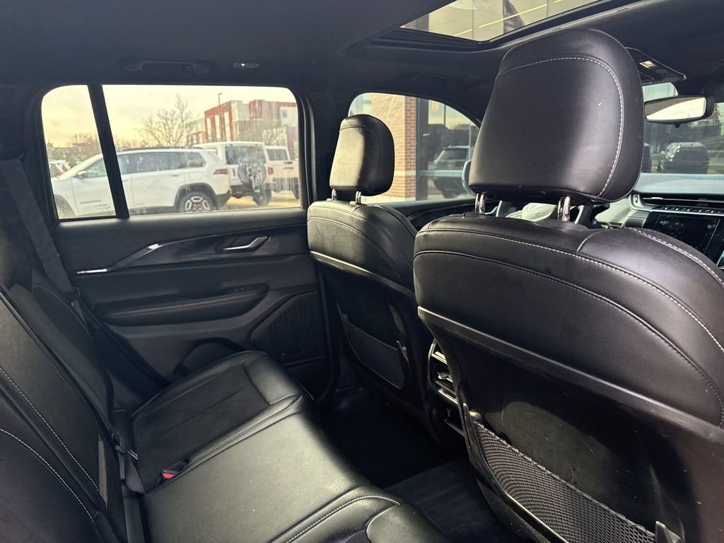 Used 2023 Jeep Grand Cherokee Altitude image 10