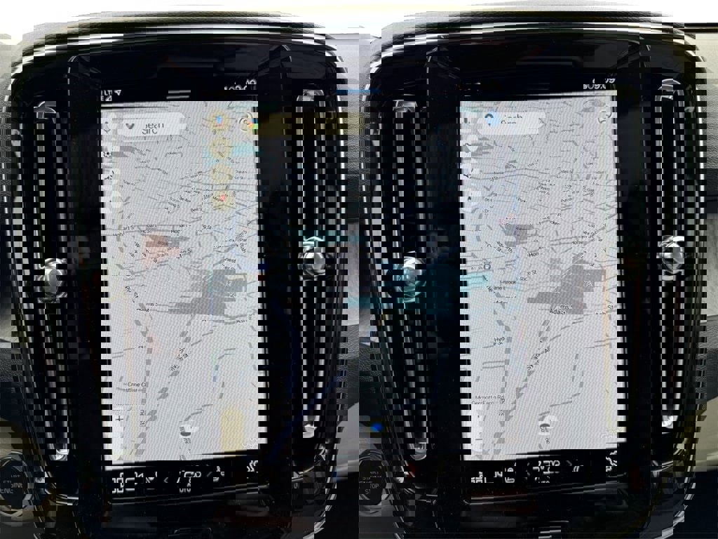 New 2025 Volvo XC40 B5 Ultra w/ Climate Package image 22