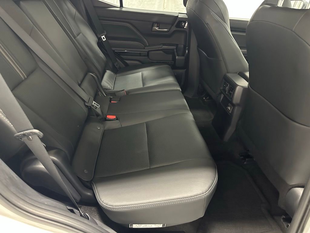 Used 2025 Toyota 4Runner Limited AWD/4WD image 52