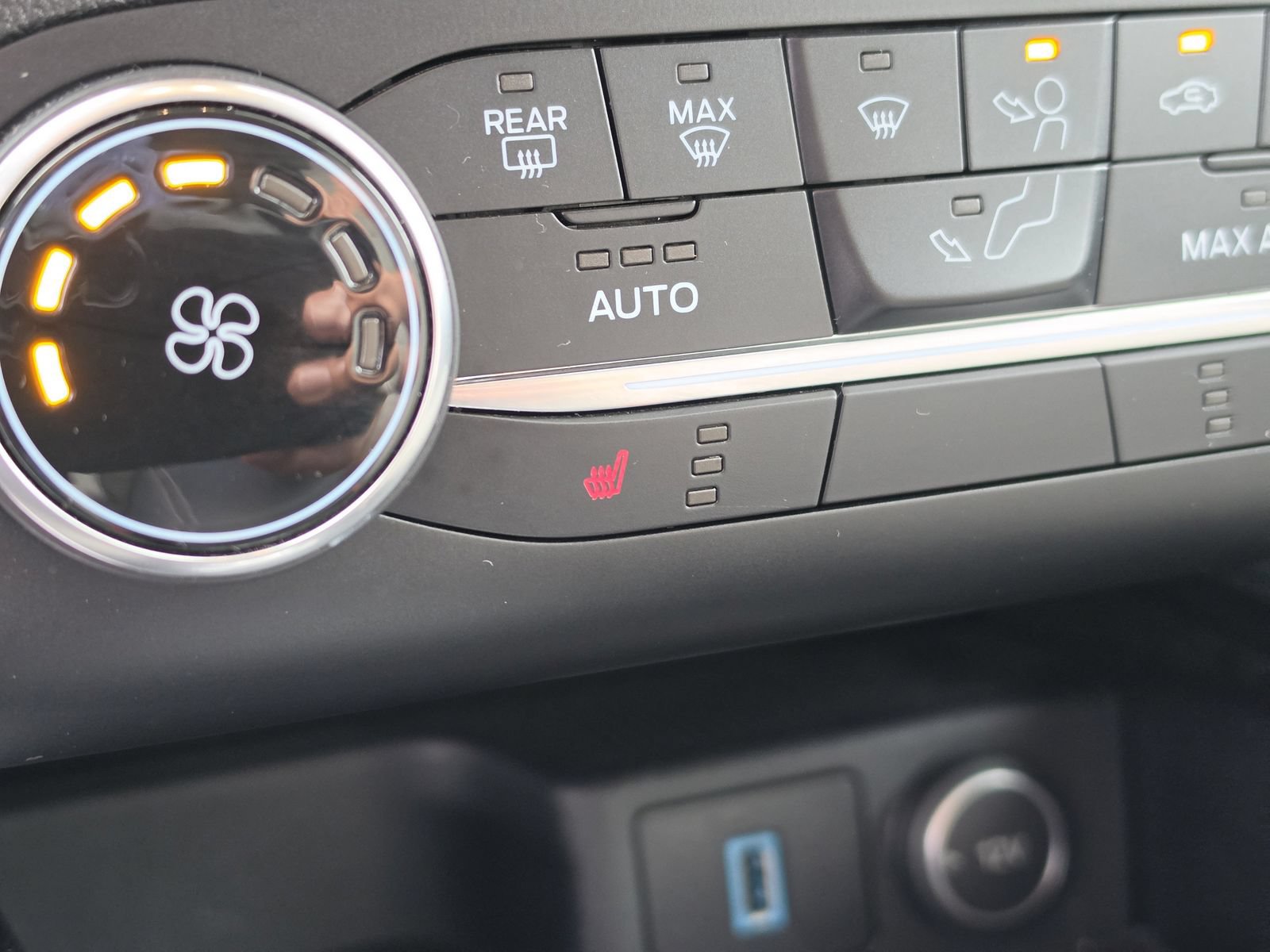Used 2020 Ford Escape SE FWD image 30