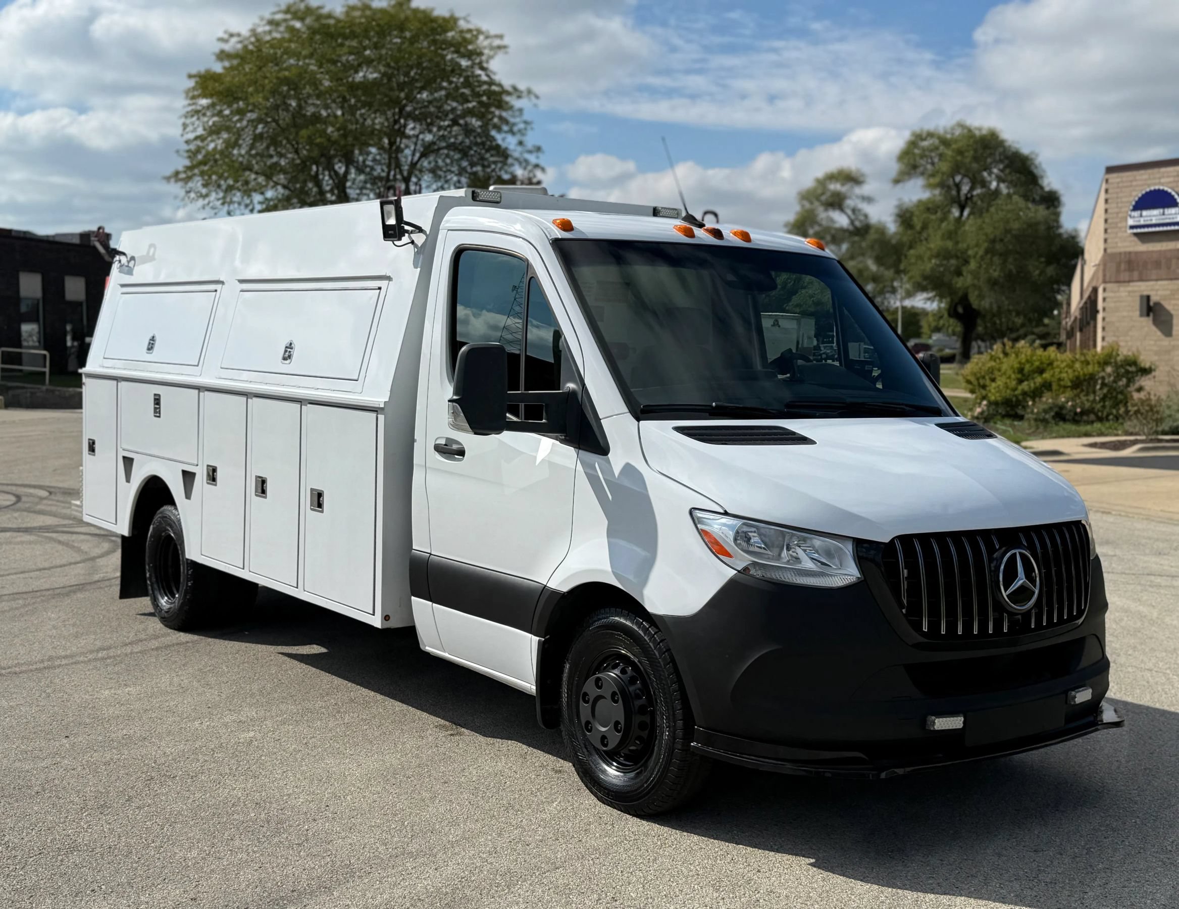 Used 2019 Freightliner Sprinter 3500 w/ Premium Package RWD image 1