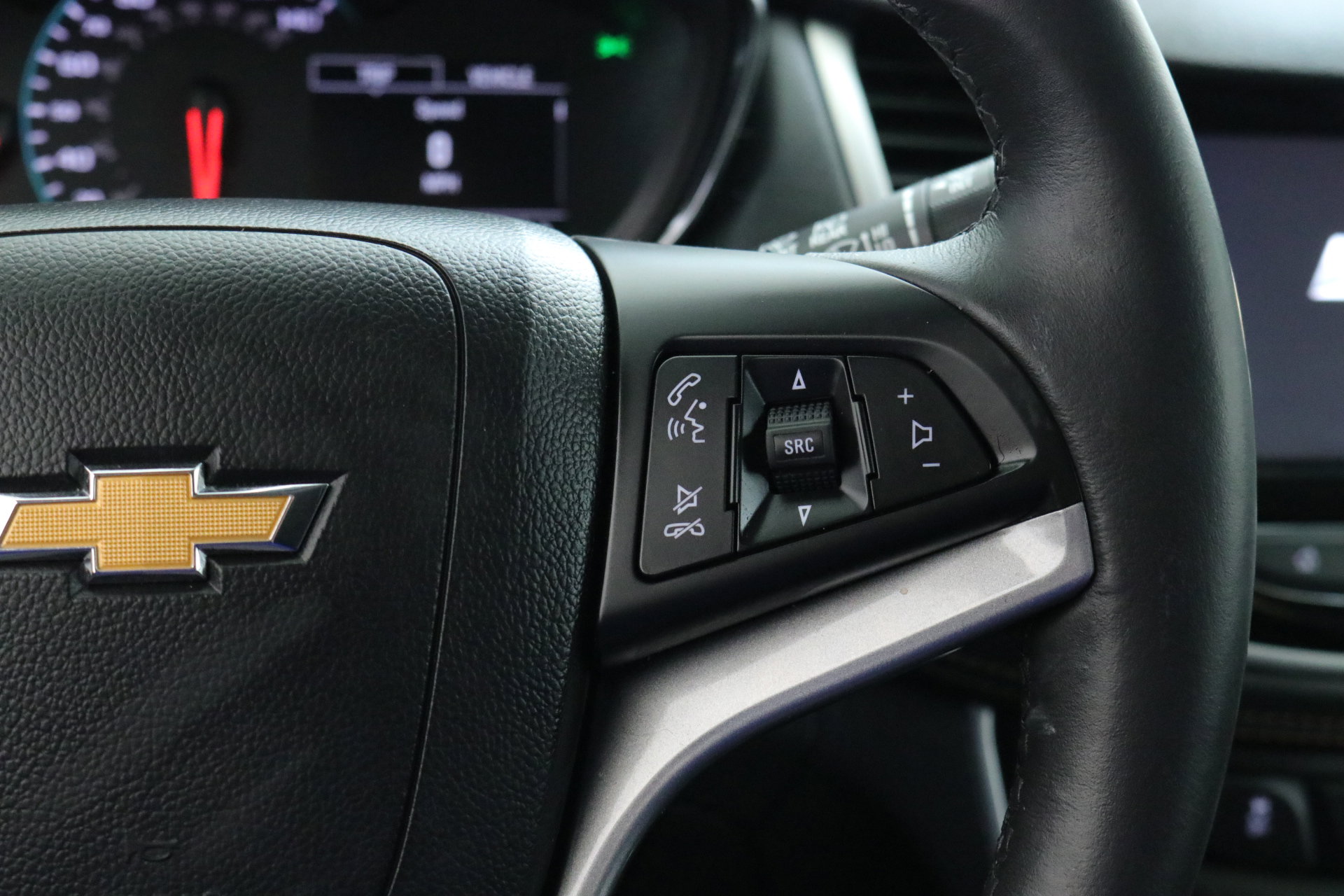 Certified 2022 Chevrolet Trax LT w/ LT Convenience Package image 16