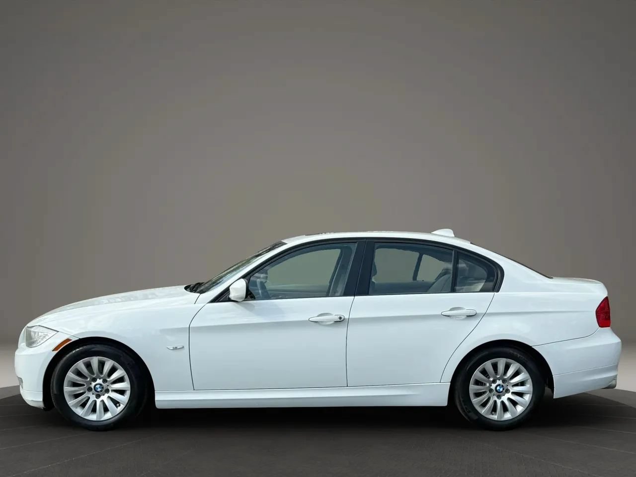 Used 2009 BMW 328i Sedan RWD image 4