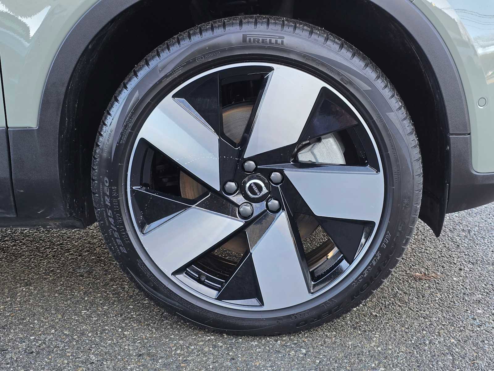 Used 2023 Volvo XC40 Recharge Plus w/ Protection Package Premier image 9