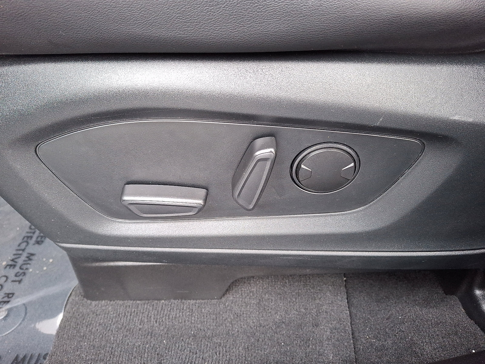 Certified 2022 Ford Explorer XLT w/ Equipment Group 202A image 16