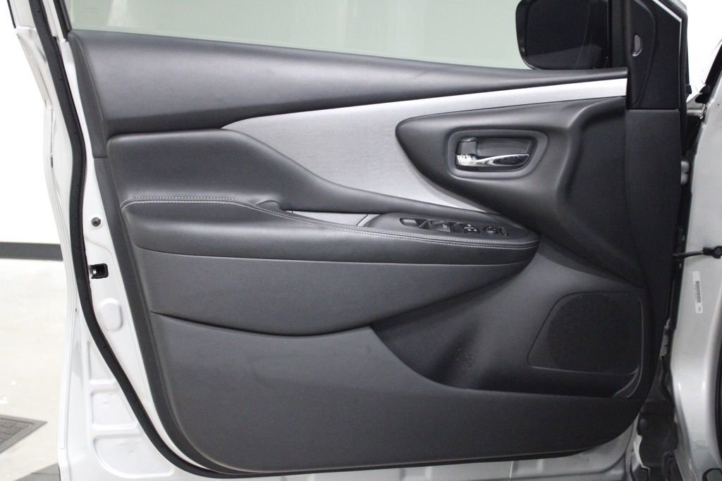 Used 2020 Nissan Murano SV w/ Cargo Package image 16