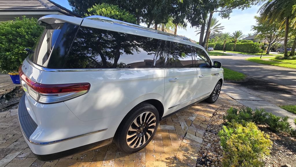 Used 2023 Lincoln Navigator L Black Label AWD/4WD image 2