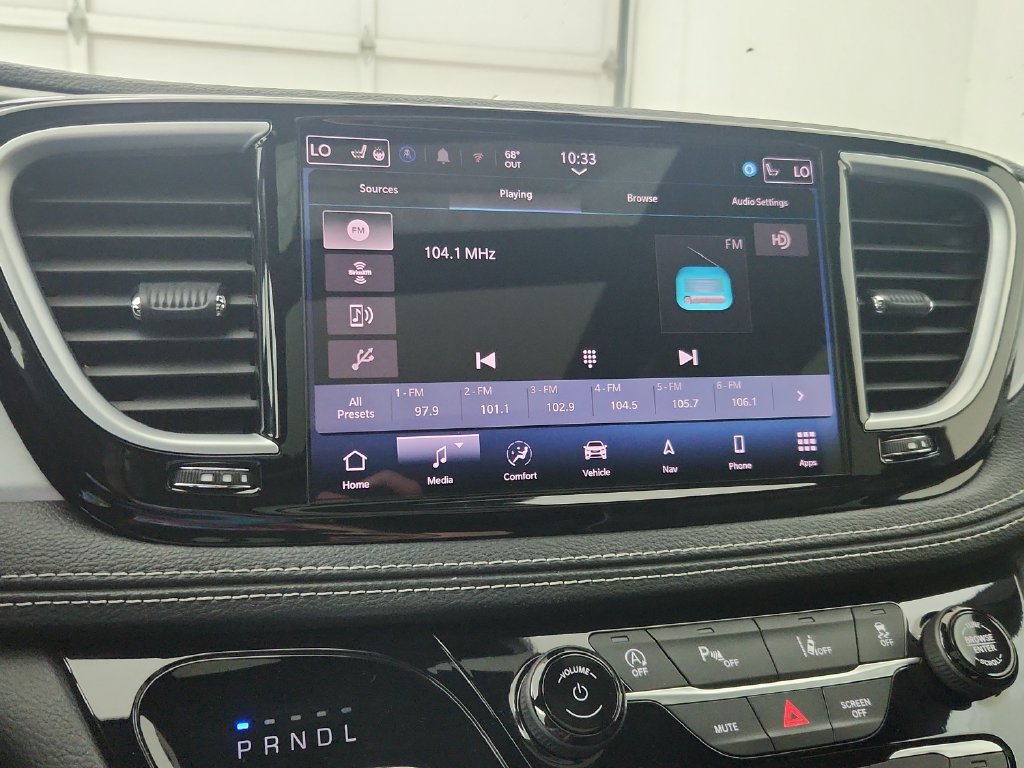 Certified 2025 Chrysler Pacifica Limited FWD image 27